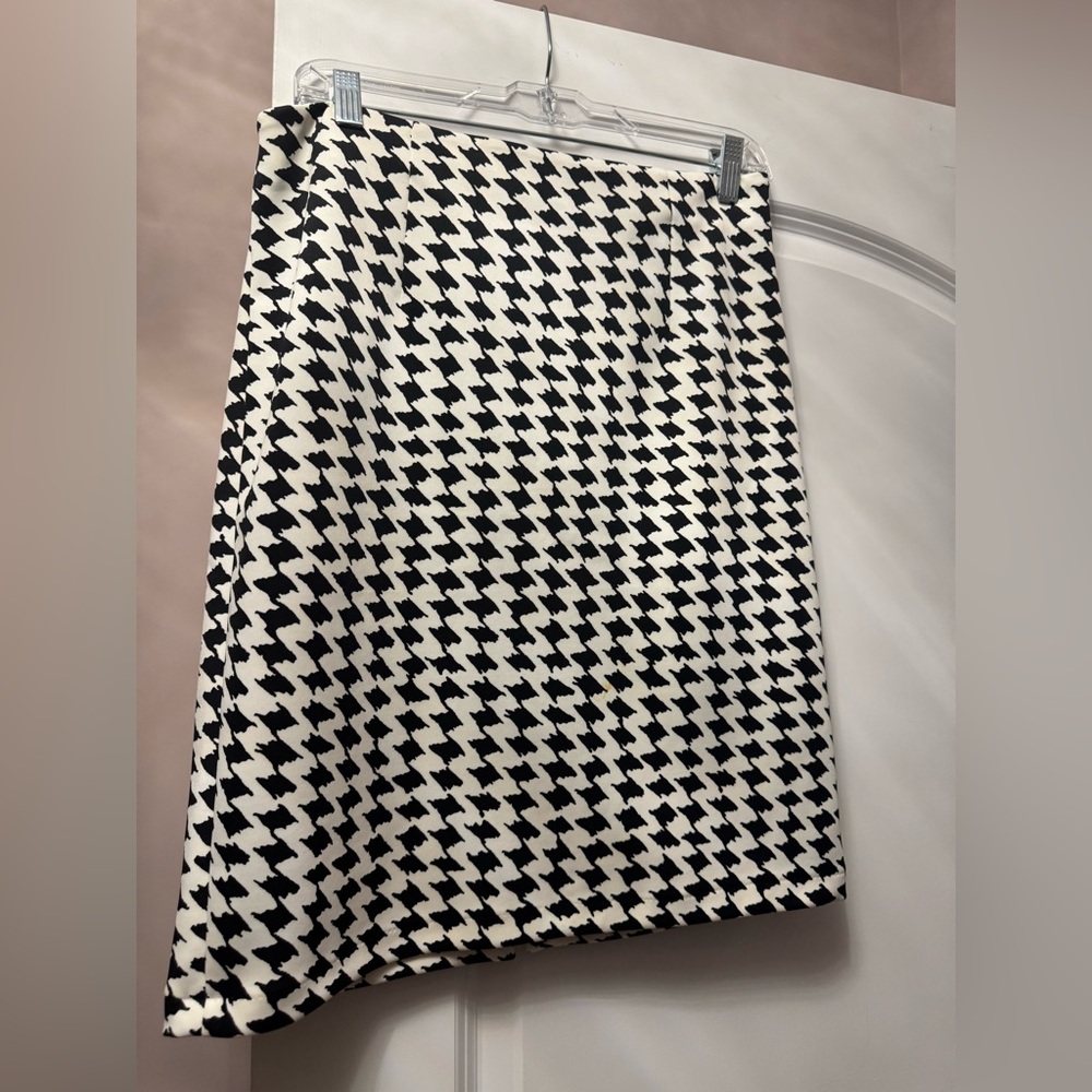 White House Black Market Black and White Skirt